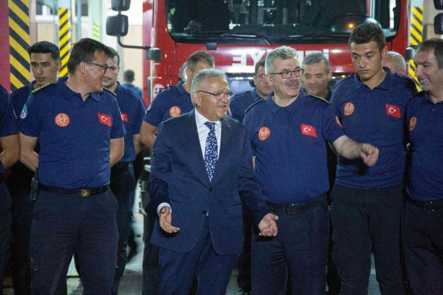 Büyükkılıç, Mersin’de Fedakarca Görev Yapan İtfaiye Erlerini Karşıladı