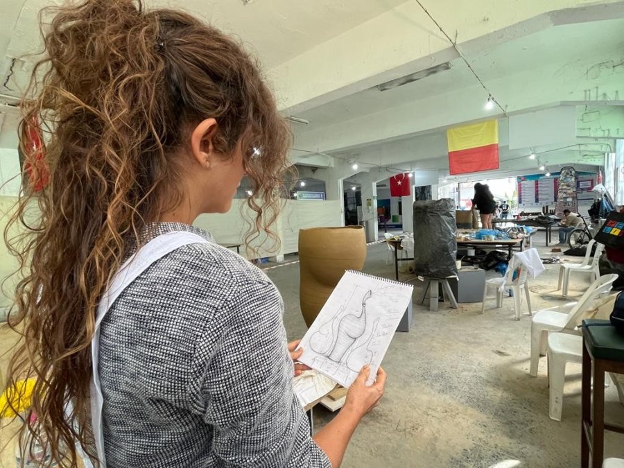 Bu Silüetin Hikayesi Boğazları Düğümlüyor