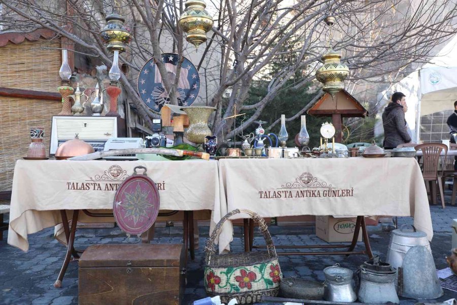 Sonbahar Serinliğinde Antika Pazarı