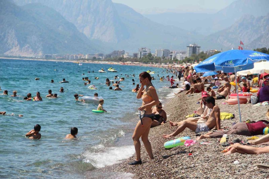 Turizm Kenti Antalya’nın Sahillerinde Okul Öncesi Yoğunluk