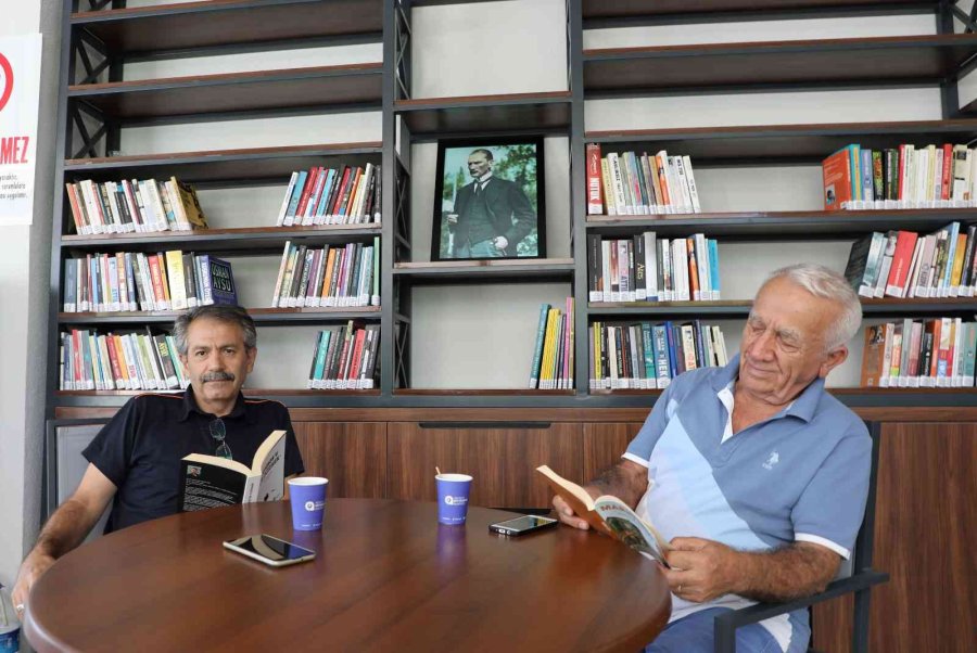 Emekliler “düden Parkı Emekliler Kahvesi”nde Adeta İkinci Baharlarını Yaşıyorlar