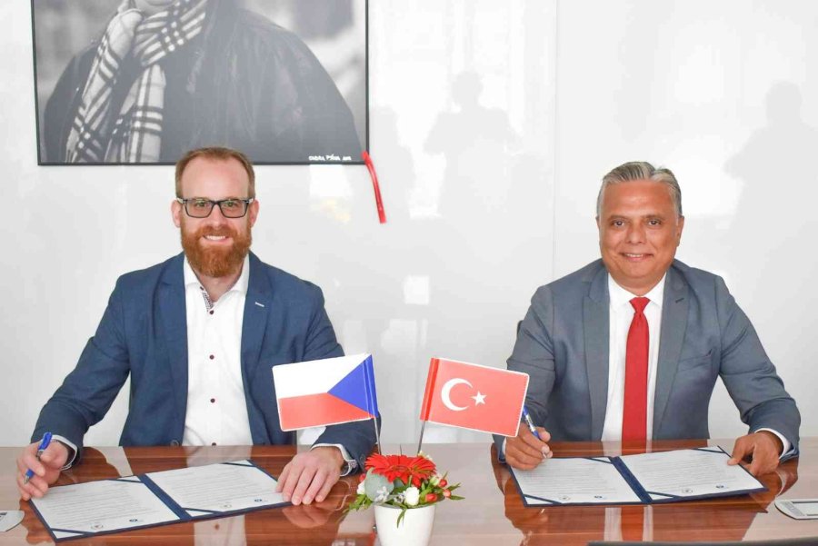 Muratpaşa Ve Prag 6 Belediyeleri Arasında “kardeş Şehir Protokolü” İmzalandı