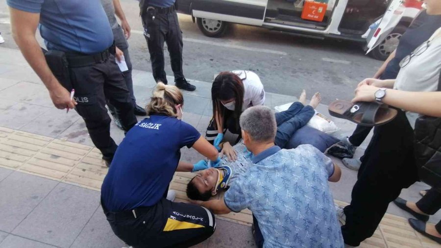 Otomobilin Çarptığı Oğlunun Başından Bir An Olsun Ayrılmadı