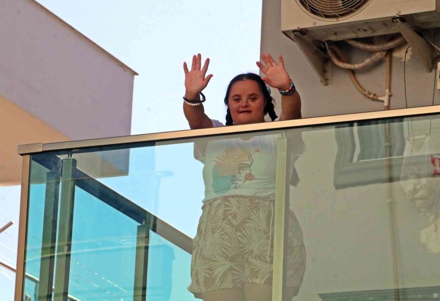 Polisten ‘mutluluk’ Anonsu