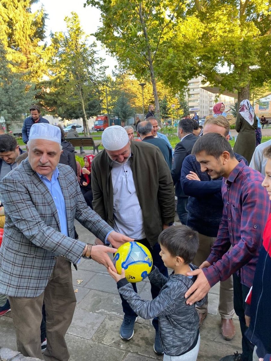 Kayseri’de Aileler Sabah Namazında Bir Araya Geldi