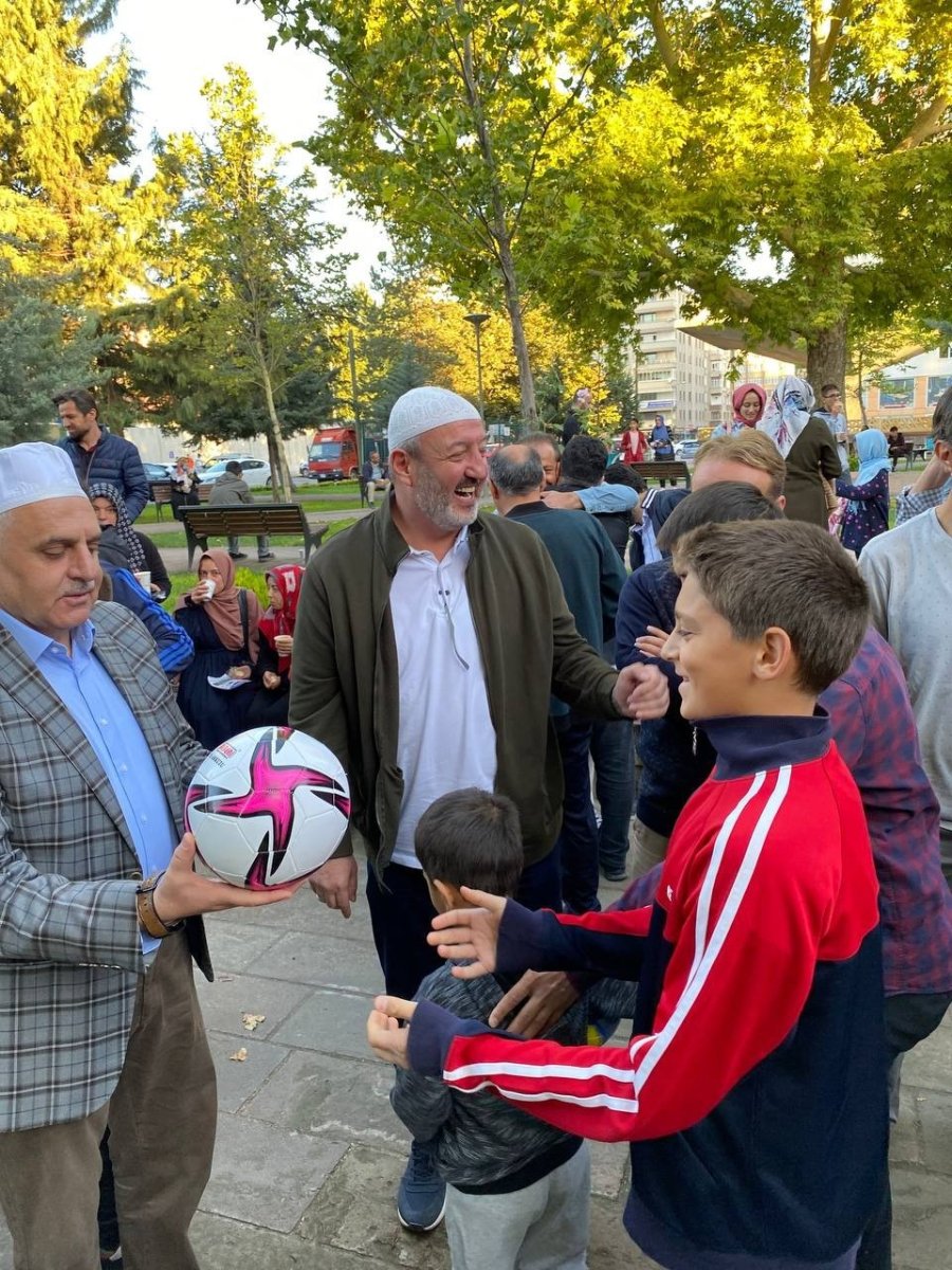 Kayseri’de Aileler Sabah Namazında Bir Araya Geldi