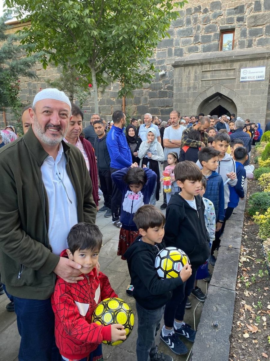 Kayseri’de Aileler Sabah Namazında Bir Araya Geldi