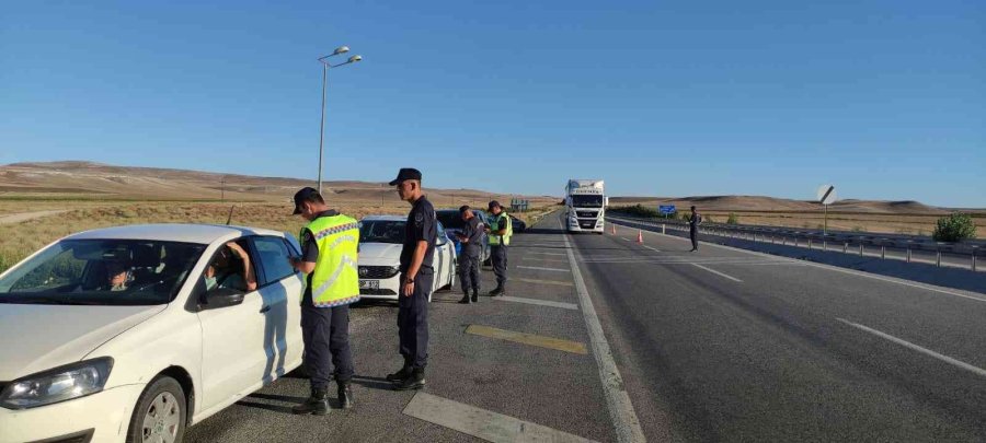Jandarma Ekiplerinden “şok Yol Kontrol Ve Arama” Uygulaması