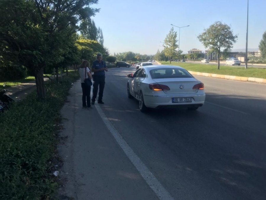 Eskişehir’de İki Otomobil Çarpıştı