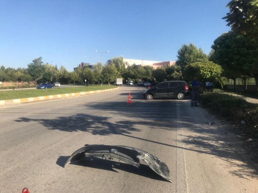 Eskişehir’de İki Otomobil Çarpıştı