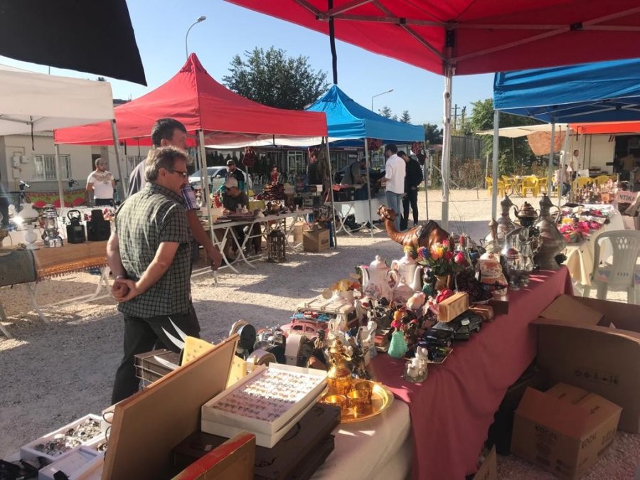 Antika Pazarı Nostalji Tutkunlarını Ağırlıyor