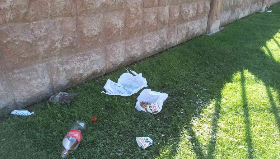 Porsuk Çayı Ve Çevresine Atılan Çöpler Kötü Görüntüler Oluşturdu