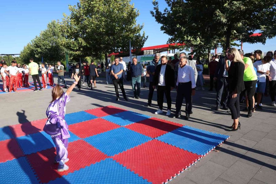 Başkan Büyükkılıç, Binlerce Genç Ve Ailesinin Coşkusuna Ortak Oldu