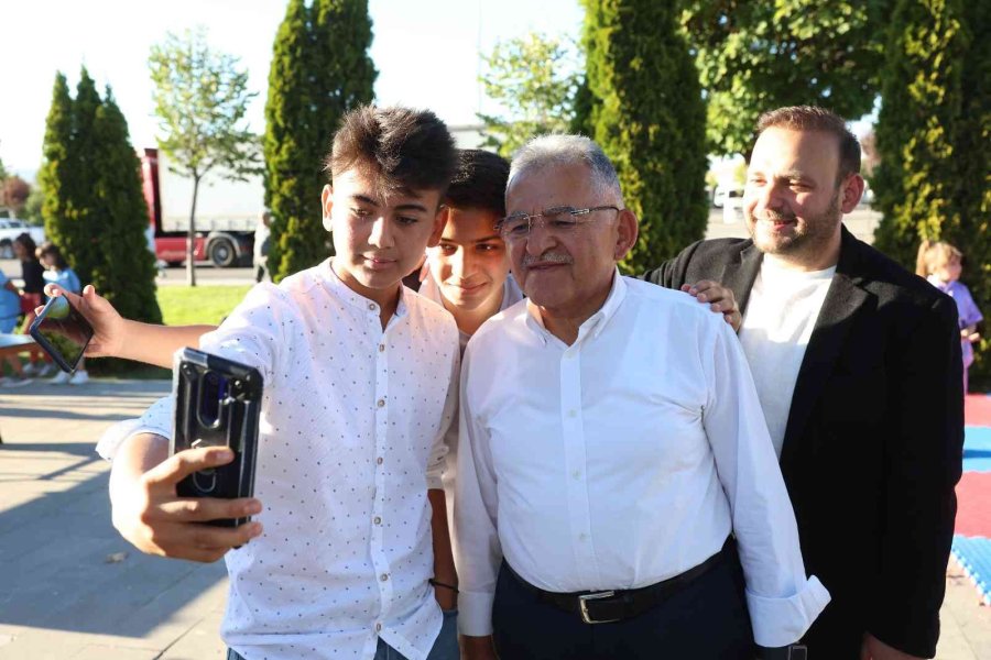 Başkan Büyükkılıç, Binlerce Genç Ve Ailesinin Coşkusuna Ortak Oldu