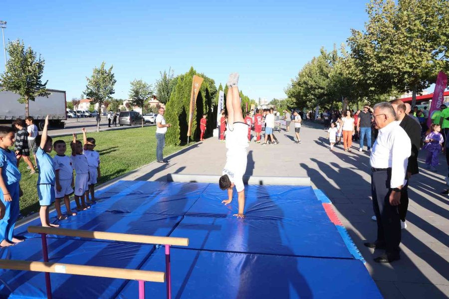 Başkan Büyükkılıç, Binlerce Genç Ve Ailesinin Coşkusuna Ortak Oldu