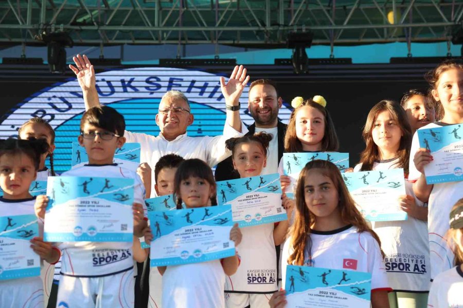 Başkan Büyükkılıç, Binlerce Genç Ve Ailesinin Coşkusuna Ortak Oldu