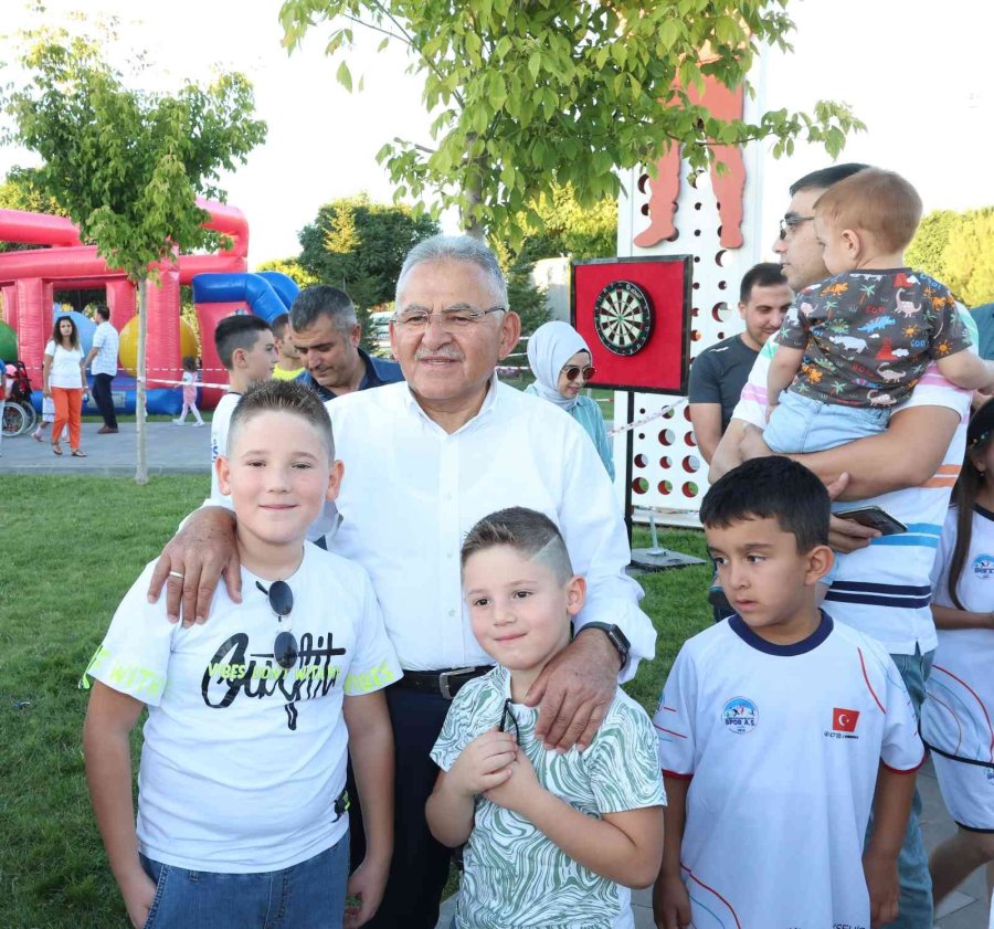 Başkan Büyükkılıç, Binlerce Genç Ve Ailesinin Coşkusuna Ortak Oldu