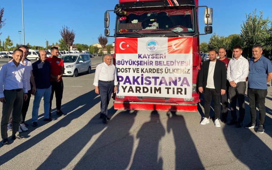 Kayseri Büyükşehir, Sel Felaketi Yaşayan Pakistan’a Yardım Tırı Gönderdi
