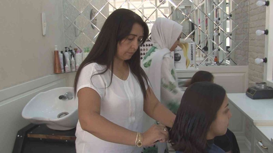 Kuaför Muhtardan Minik Öğrencilere Okul Öncesi Ücretsiz Tıraş