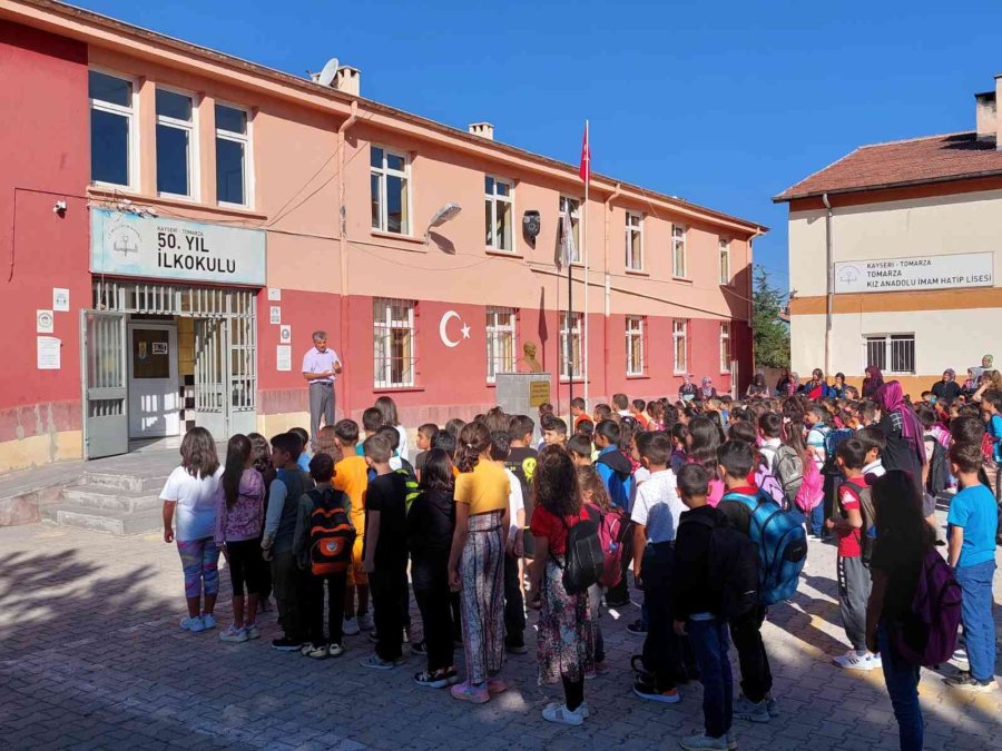 Tomarza’da 4 Bin 432 Öğrenci Ders Başı Yaptı