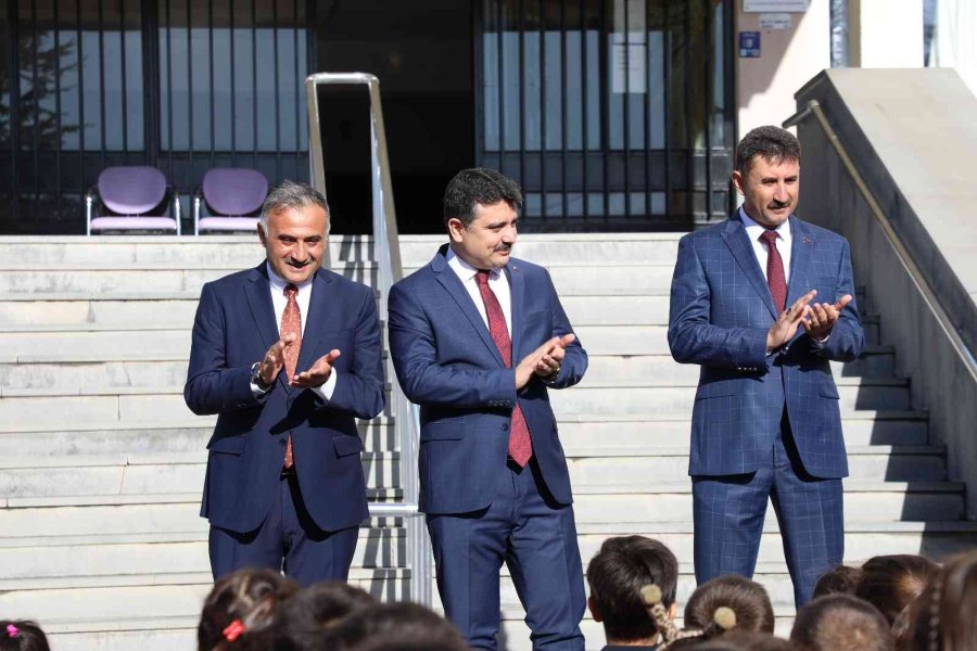 Develi Protokolü Öğrencilerin Heyecanını Paylaştı