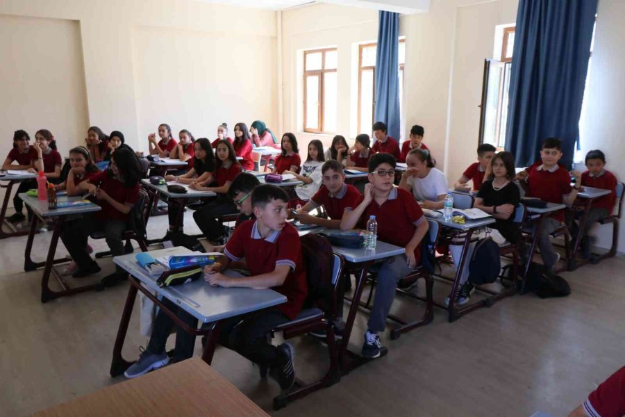 Aksaray’da 91 Bin 745 Öğrenci İçin İlk Ders Zili Çaldı