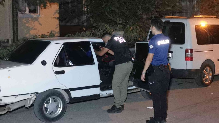 Husumetli Olduğu İki Kardeşin Aracını Ve Evini Kurşunladı