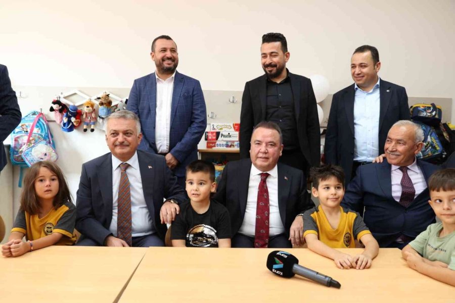 Başkan Böcek Yeni Eğitim Öğretim Yılını Öğrencilerle Birlikte Karşıladı