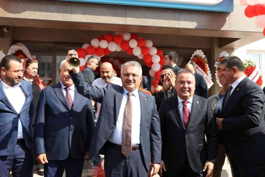 Başkan Böcek Yeni Eğitim Öğretim Yılını Öğrencilerle Birlikte Karşıladı