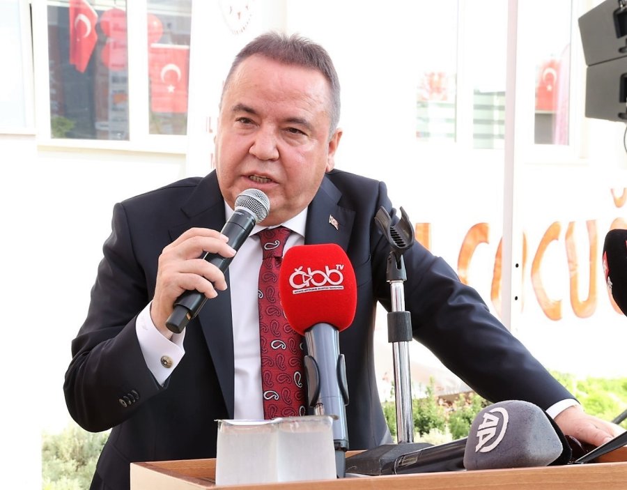 Başkan Böcek Yeni Eğitim Öğretim Yılını Öğrencilerle Birlikte Karşıladı