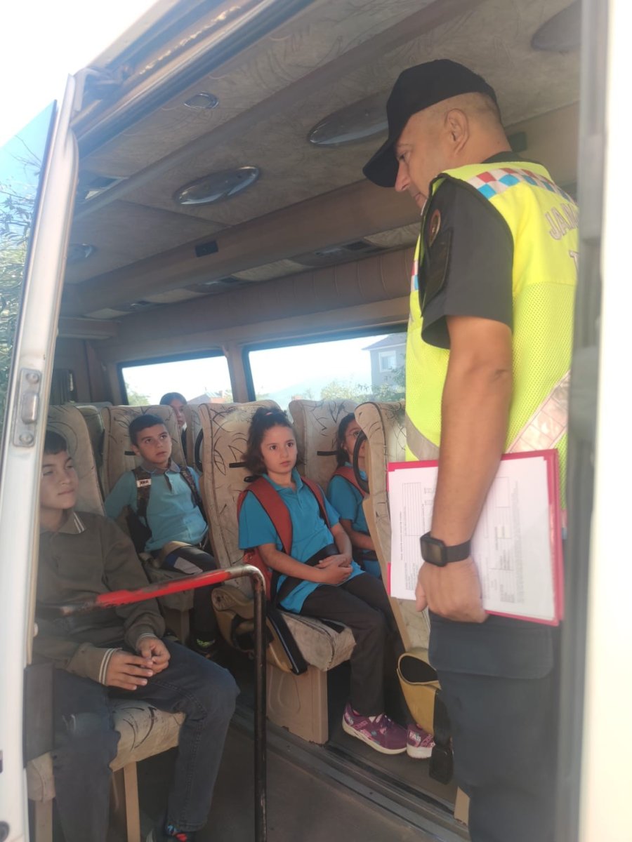 Jandarmadan Okul Servis Araçlarına Yönelik Denetim