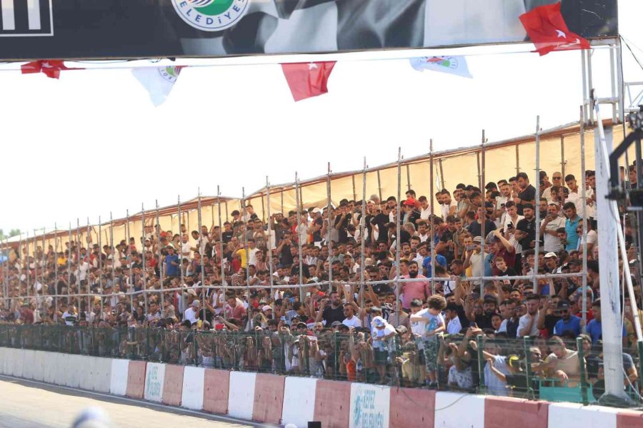 Kepez’de Otodrag Yarışı Nefesleri Kesti