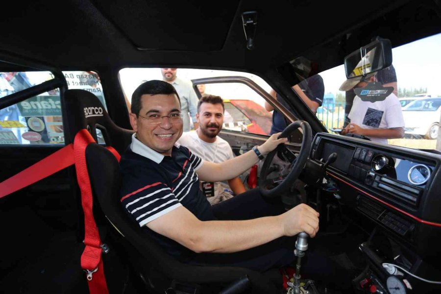 Kepez’de Otodrag Yarışı Nefesleri Kesti