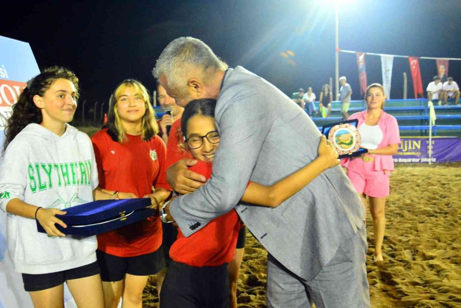 Manavgat’ta Plaj Voleybolu Şöleni Sona Erdi