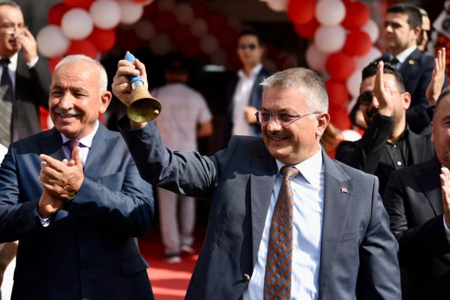 Antalya’da 485 Bin Öğrenci, 35 Bin Öğretmen İçin Ders Zili Çaldı