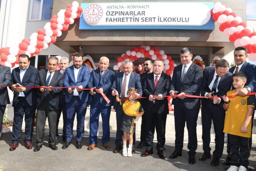 Antalya’da 485 Bin Öğrenci, 35 Bin Öğretmen İçin Ders Zili Çaldı