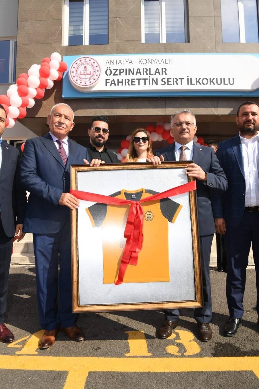 Antalya’da 485 Bin Öğrenci, 35 Bin Öğretmen İçin Ders Zili Çaldı