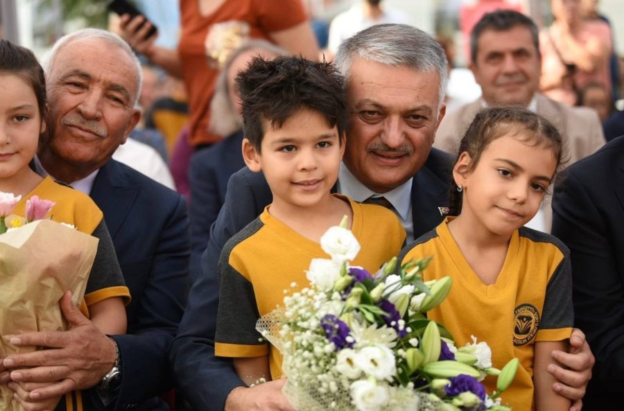 Antalya’da 485 Bin Öğrenci, 35 Bin Öğretmen İçin Ders Zili Çaldı