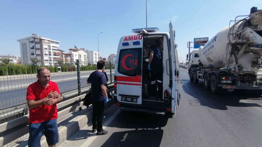 Manavgat’ta İki Otomobil Çarpıştı: 3 Yaralı