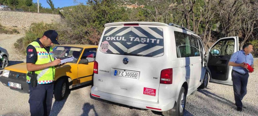 Jandarmadan Okul Servis Araçlarına Yönelik Denetim