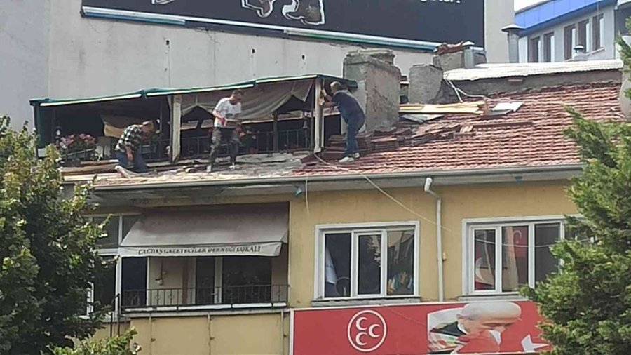 Yürekleri Ağza Getiren Çatı Tamiri