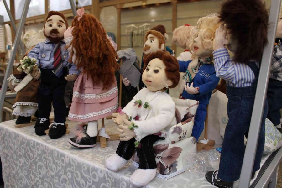 75 Yaşındaki Sanatçı Sağlığını Yaptığı Bez Bebeklere Borçlu