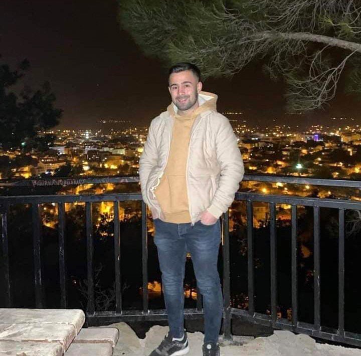 Oğlunun Acısına Dayanamayıp Cenaze Aracını Öpen Anne Yürekleri Dağladı