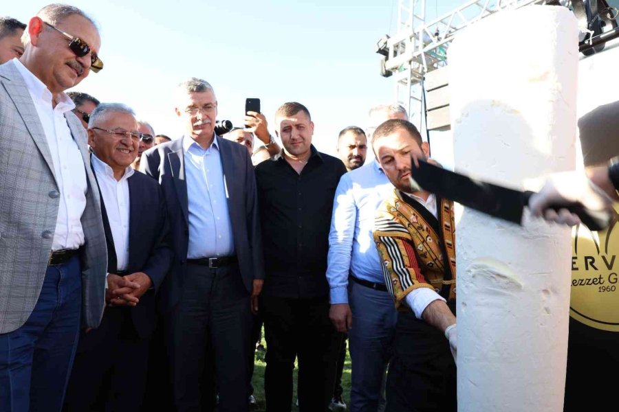 Başkan Büyükkılıç, Festivalde Vatandaşlarla Buluştu