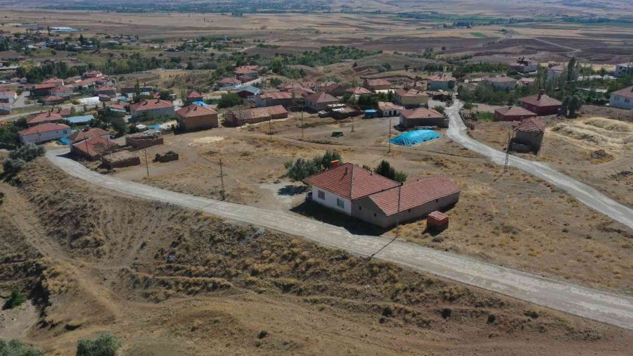 Başkan Büyükkılıç’tan Kırsala 1 Milyon Metrekare Kilit Beton Parke