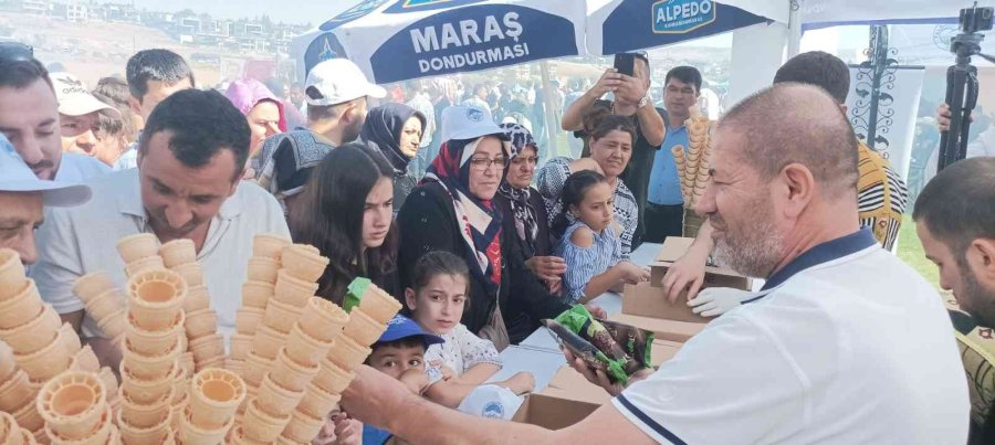 Kahramanmaraşlılar Kültür Ve Sanat Festivali’nde Ücretsiz Dondurma Dağıtıldı