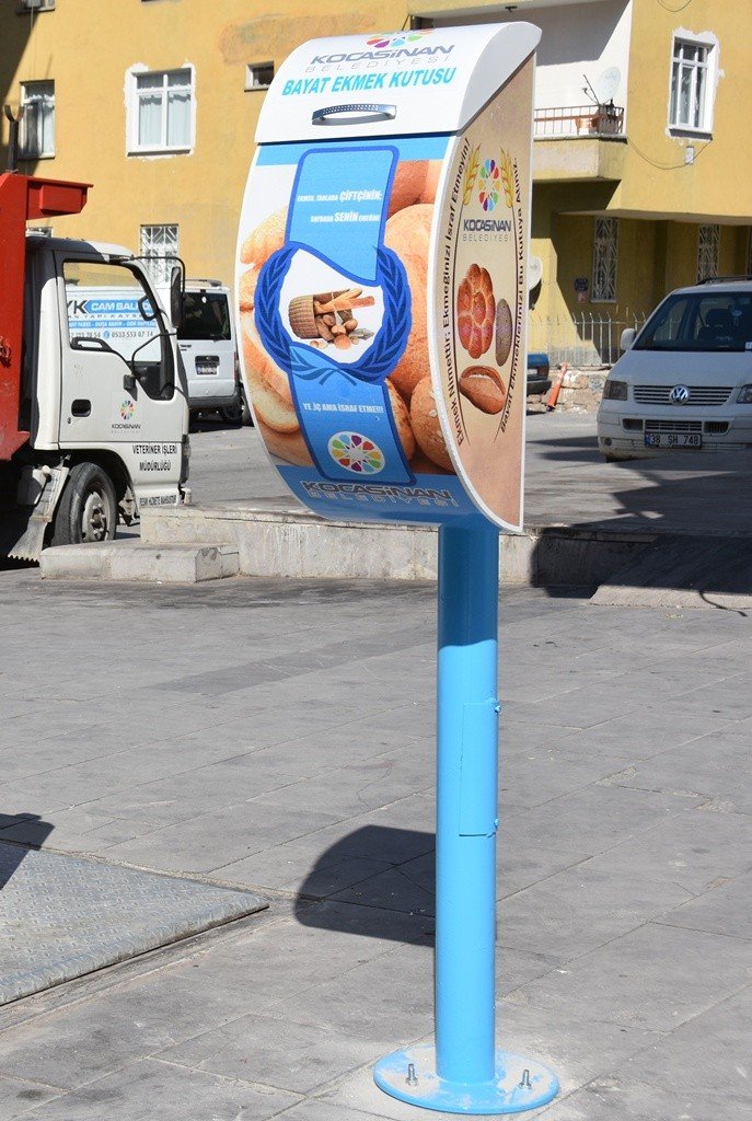 Kocasinan’da Bayat Ekmekler, Sokak Hayvanlarına Mama Oluyor