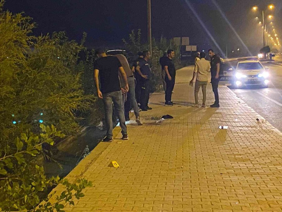 Antalya’da Akaryakıt İstasyonunda Silahlı Çatışma: 1 Ölü, 3 Yaralı