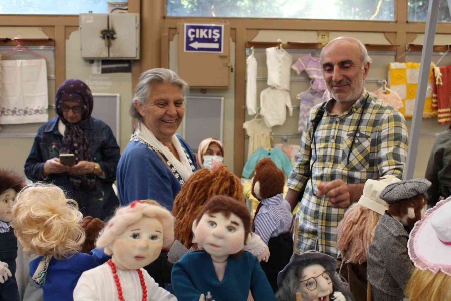 75 Yaşındaki Sanatçı Sağlığını Yaptığı Bez Bebeklere Borçlu