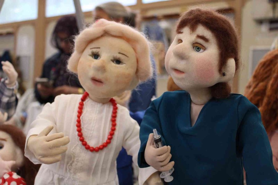 75 Yaşındaki Sanatçı Sağlığını Yaptığı Bez Bebeklere Borçlu